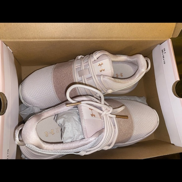 Under Armour Shoes - Picture 6 of 6